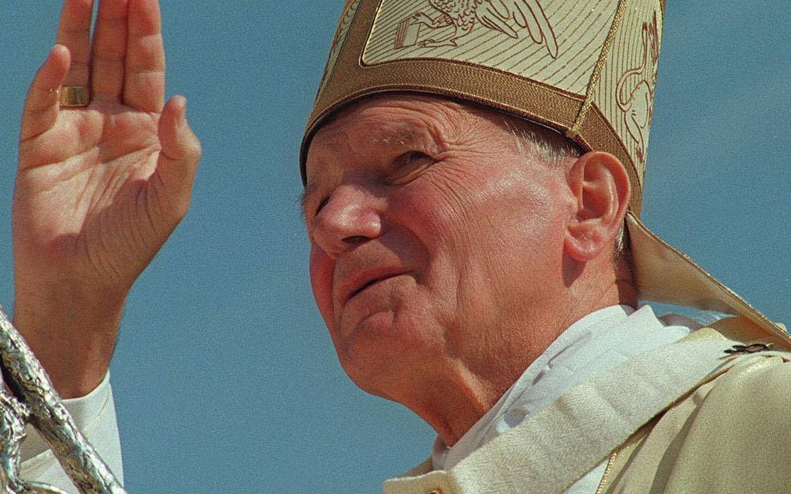 15.08.1991 CZESTOCHOWA , JASNA GORA . PAPIEZ JAN PAWEL II  . PIELGRZYMKA PAPIEZA JANA PAWLA II DO POLSKI . 
FOT. SLAWOMIR SIERZPUTOWSKI / AGENCJA GAZETA

PIELGRZYMKA 1991
PIELGRZYMKI PAPIEZA JANA PAWLA II