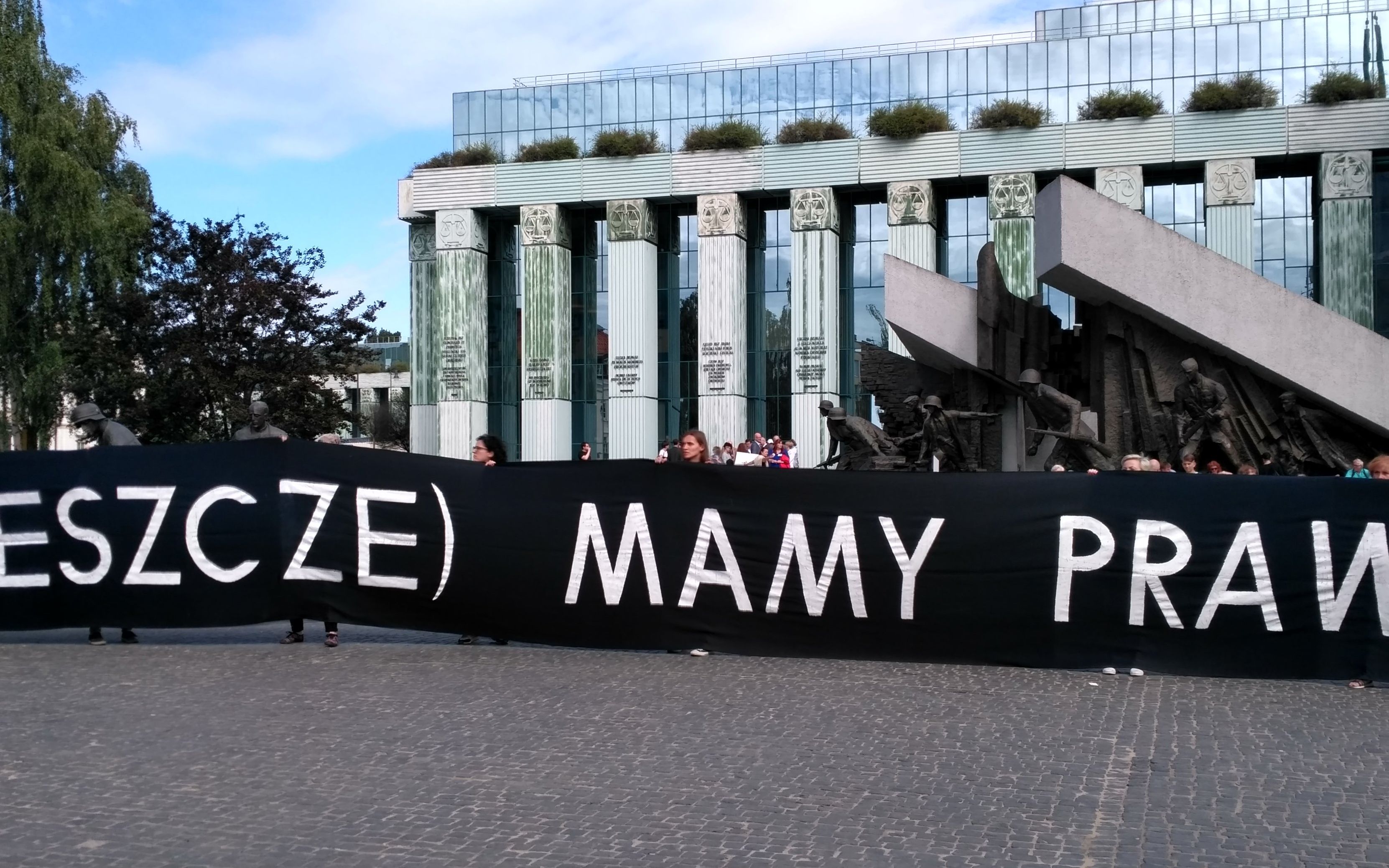 Grafika do artykułu Bodnar: "Projekt nowelizacji ustawy o SN sprzeczny z Konstytucją". Kuchciński "ma wątpliwości"