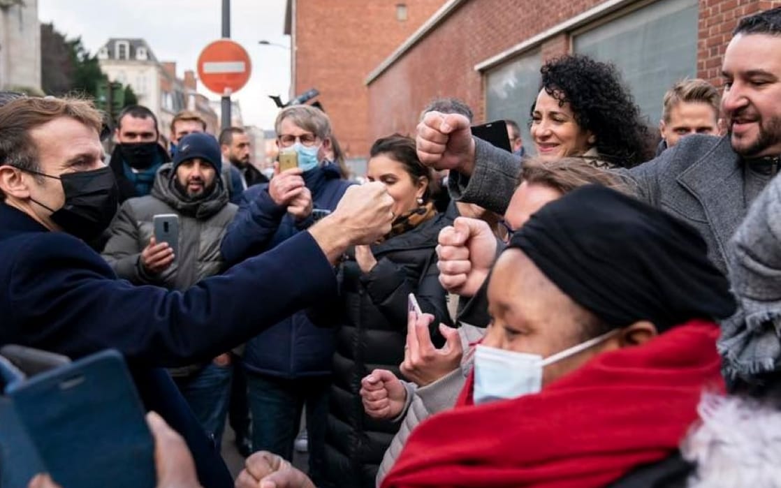 Grafika do artykułu Francja przed bitwą. Szarża Macrona na niezaszczepionych i zaskakująca zapaść lewicy