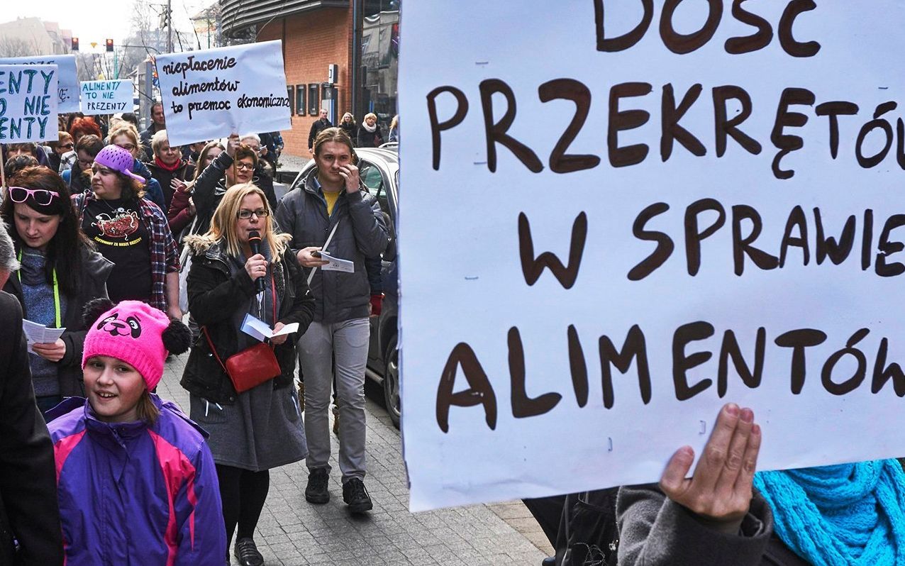08.03.2015 Poznan , ul. Polwiejska . Manifa pod haslem " Dosc przekretow w sprawie alimentow " .
Fot. Lukasz Cynalewski / Agencja Gazeta