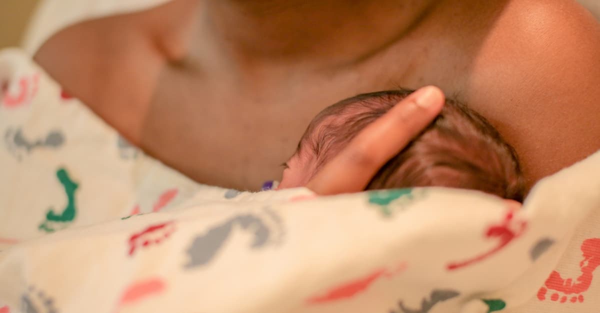 Kontakt „skóra do skóry” po porodzie. Ranking obnaża realia polskich porodówek [ROZMOWA]