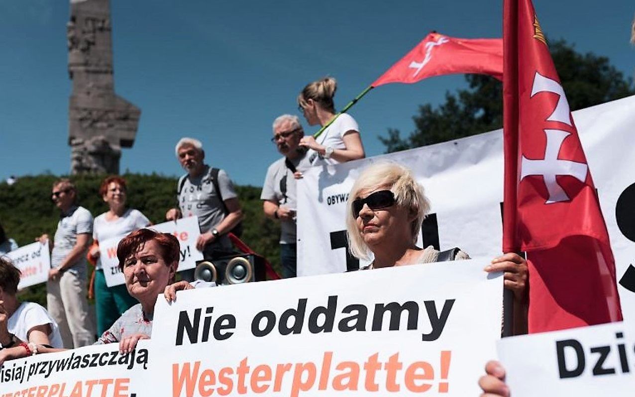 Grafika do artykułu Każdy ma swoje Westerplatte, ale PiS już mniej. Ważny wyrok NSA