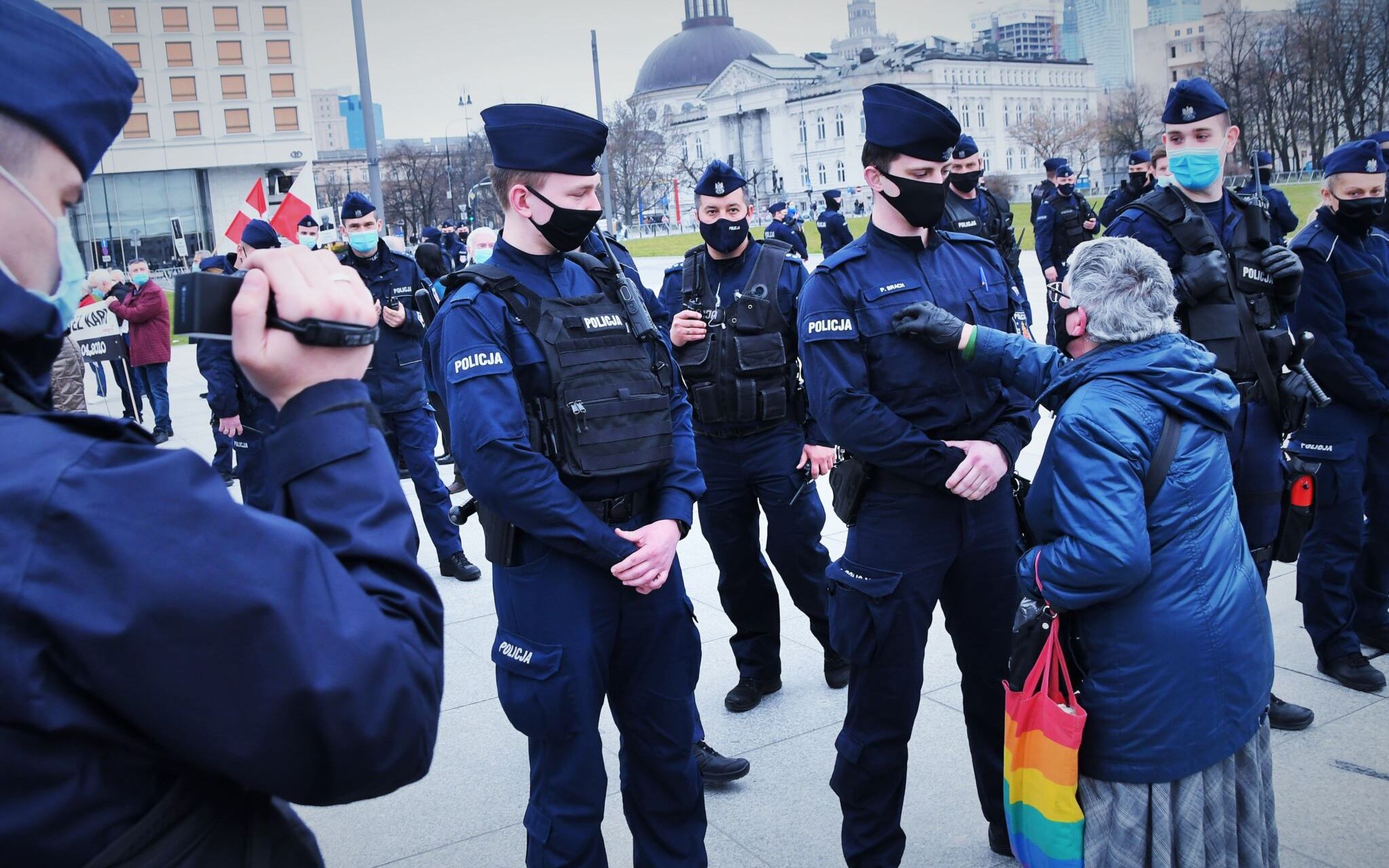 Grafika do artykułu Babcia Kasia zatrzymana przez Policję. 11. rocznica katastrofy w Smoleńsku