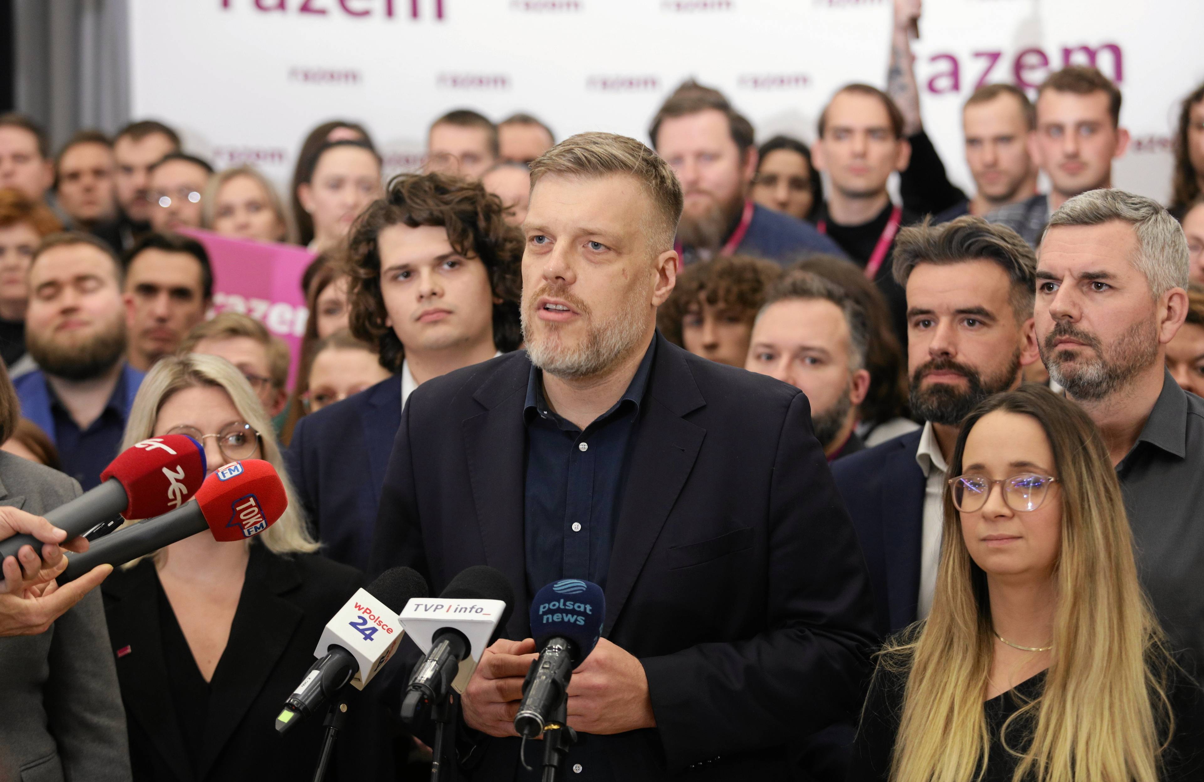 Adrian Zandberg i liderzy Razem podczas konferencji prasowej po kongresie partii