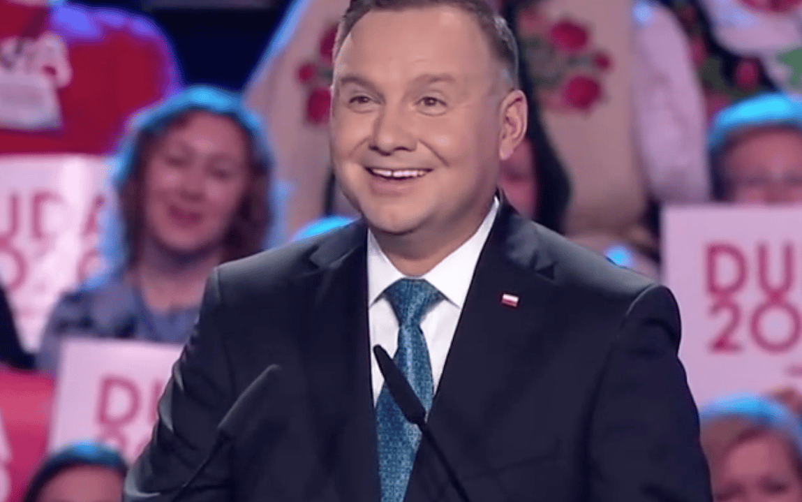 Grafika do artykułu Duda2020. Po rękach go całują