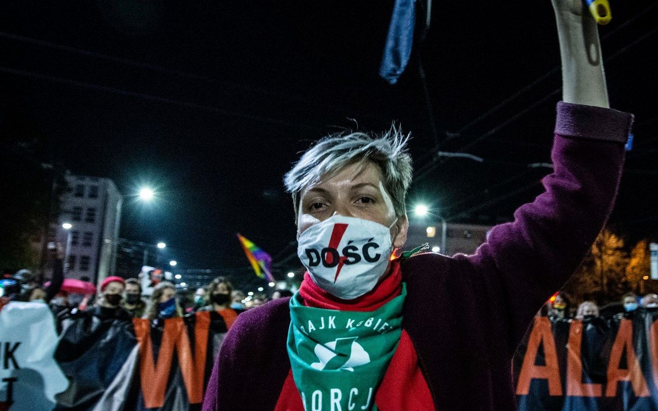 Grafika do artykułu Zachodnie media o TK i aborcji: "Wyrok na życzenie rządzących ultrakatolickich nacjonalistów"