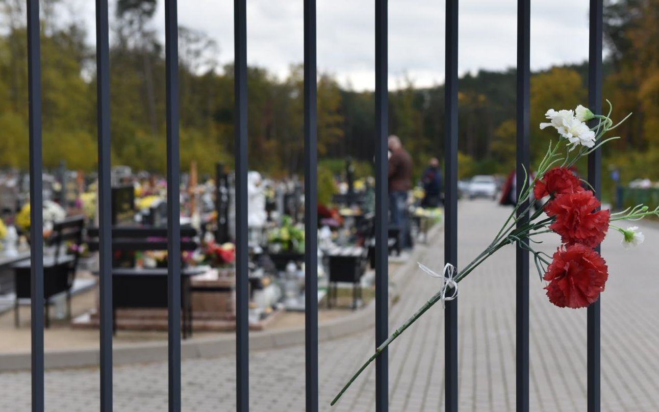 03.11.2020 Zielona Gora . Pierwszy dzien otwartych cmentarzy po swiecie zmarlych . Fot. Wladyslaw Czulak/Agencja Gazeta
