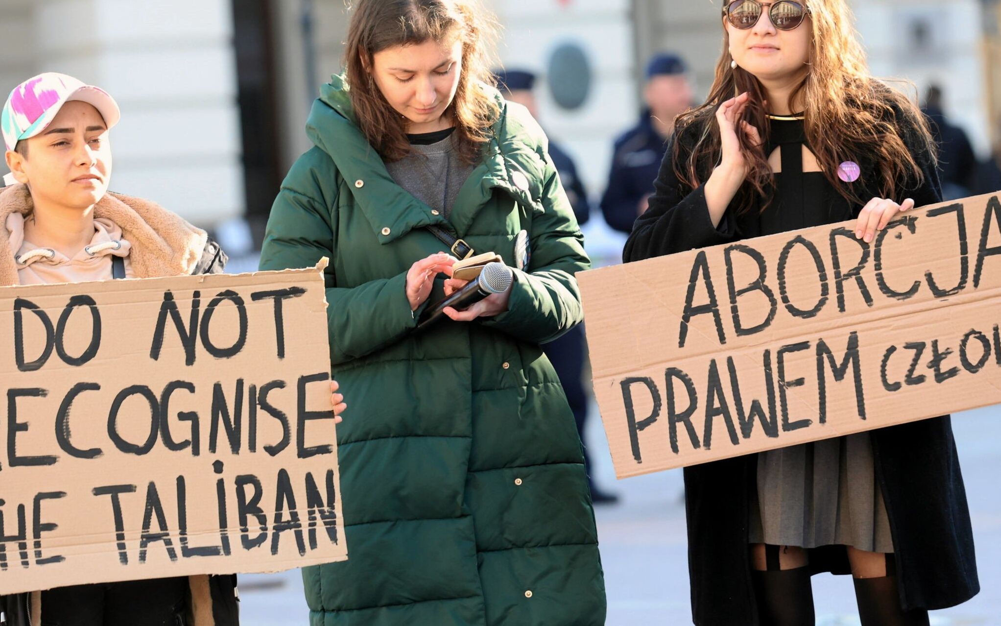 20.03.2022  Warszawa . Manifa pod pomnikiem Kopernika . Fot . Kuba Atys / Agencja Wyborcza.pl