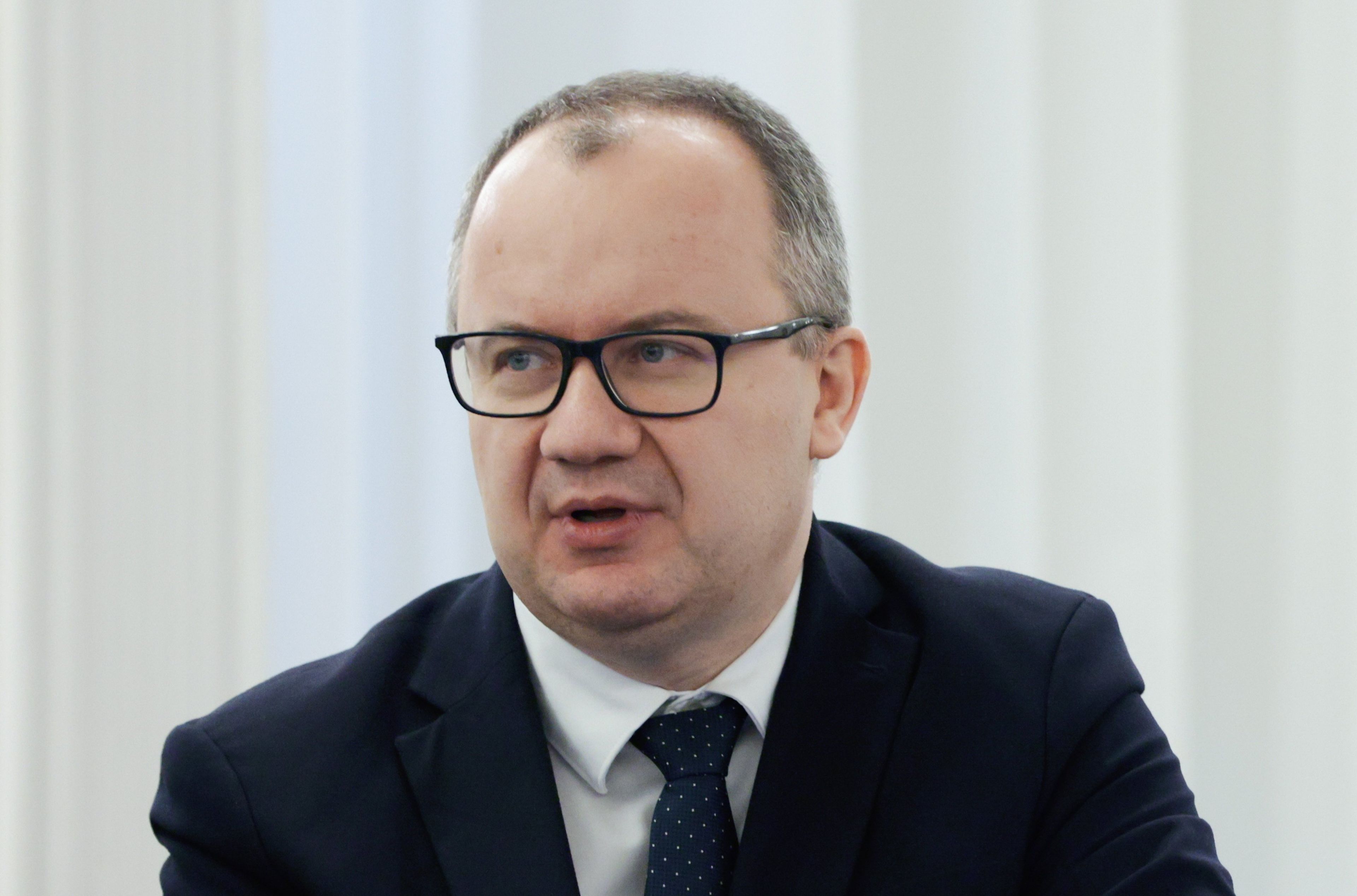 Mężczyzna w okularach