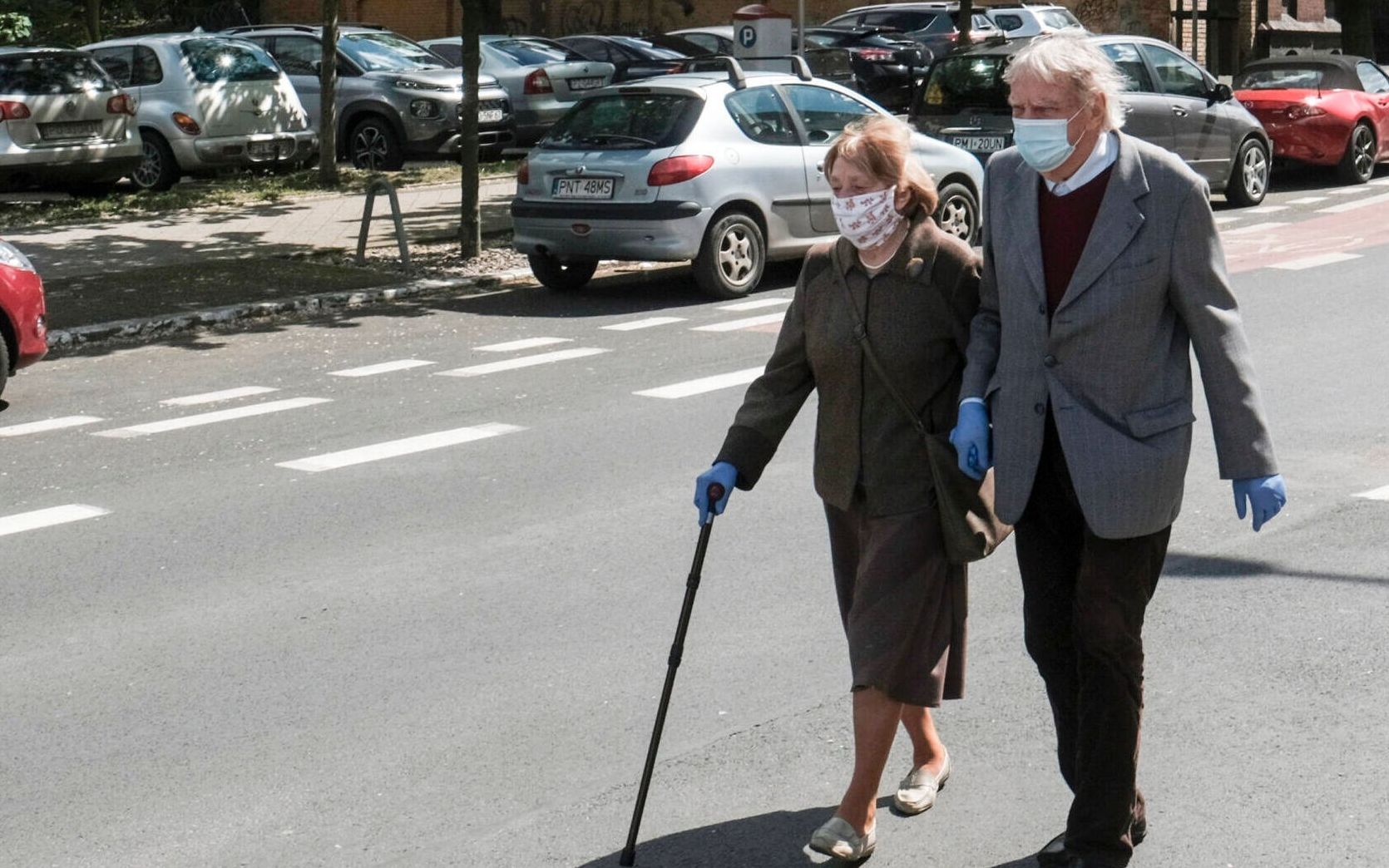 12.05.2020 Poznan . Seniorzy w maskach na ul. Kosciuszki
Fot. Piotr Skornicki /Agencja Gazeta