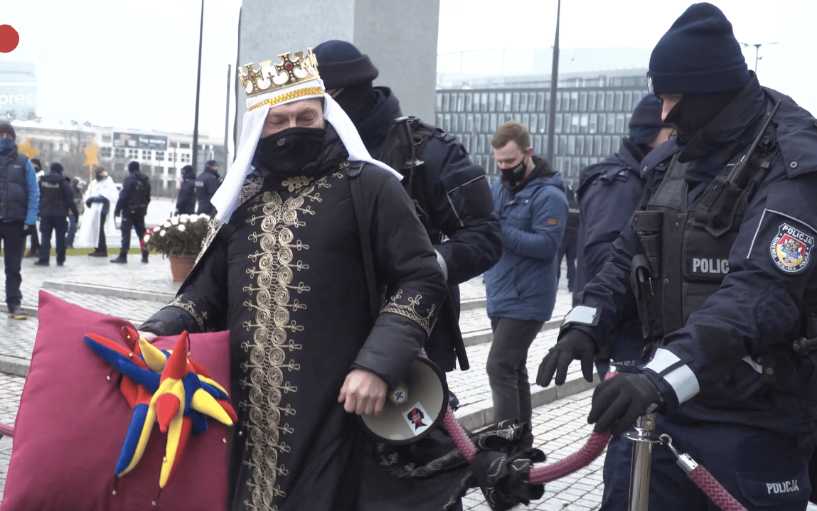 Grafika do artykułu Czapka błazna dla prezesa Kaczyńskiego