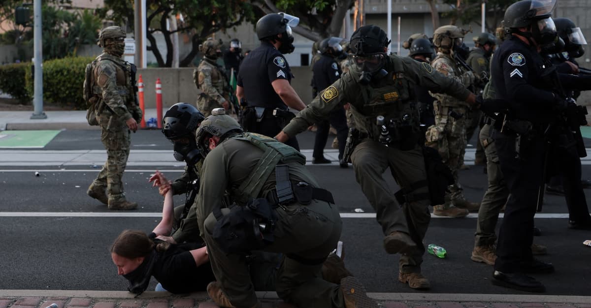 Trump podbija stawkę. Wysyła marines do tłumienia protestów w Kalifornii