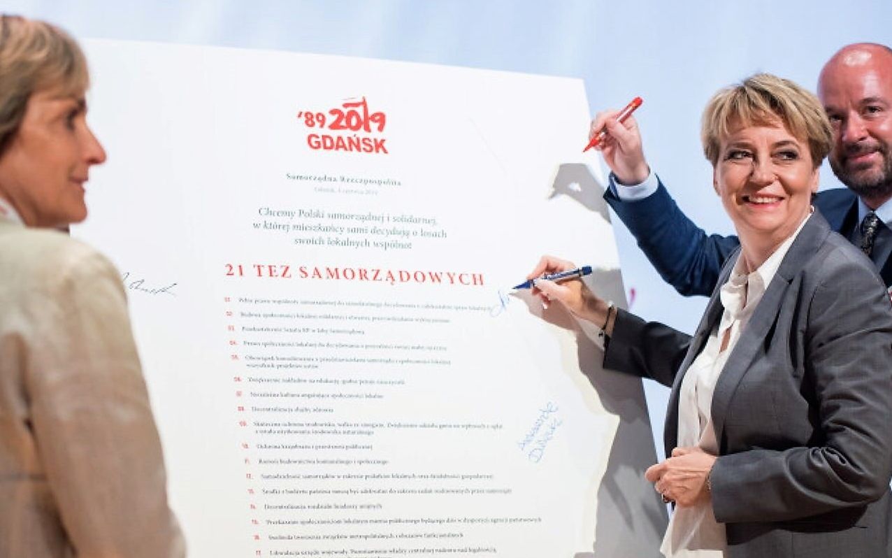Grafika do artykułu Jerzy Stępień: Niesłusznie straszą rozbiciem dzielnicowym. I analizuje 21 Tez Samorządowych