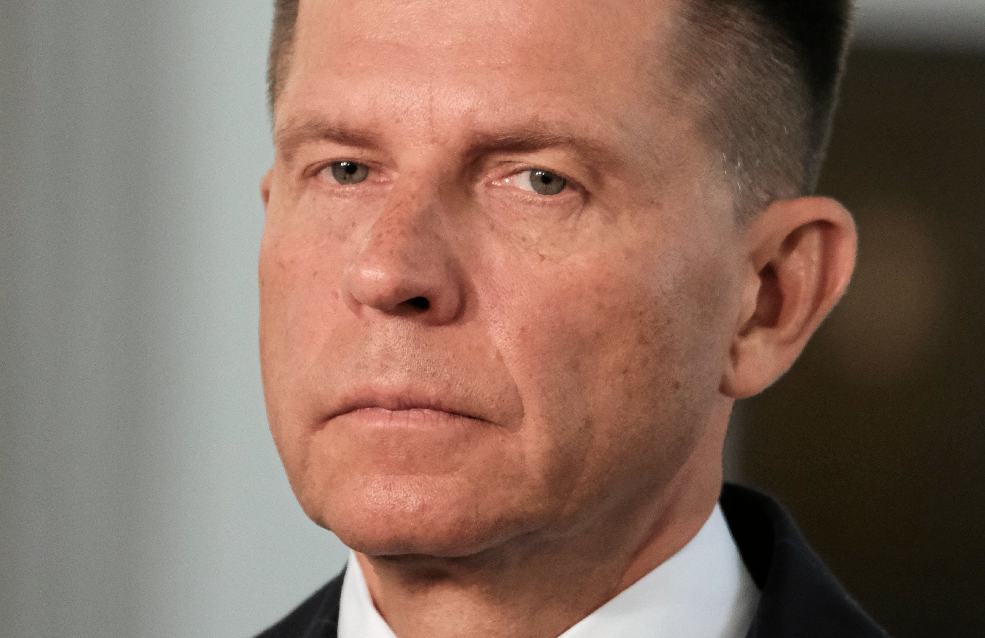 Poseł Ryszard Petru w garniturze i z krawatem