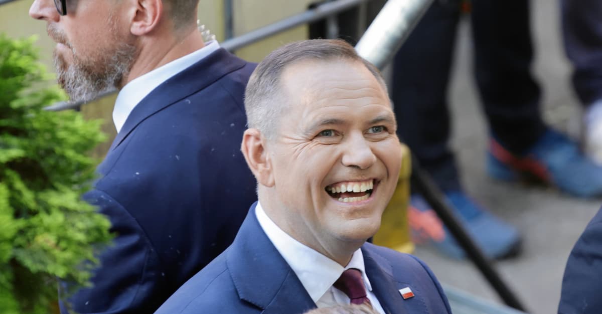 Aktywistka Strajku Kobiet Klementyna Suchanow pozywa Karola Nawrockiego