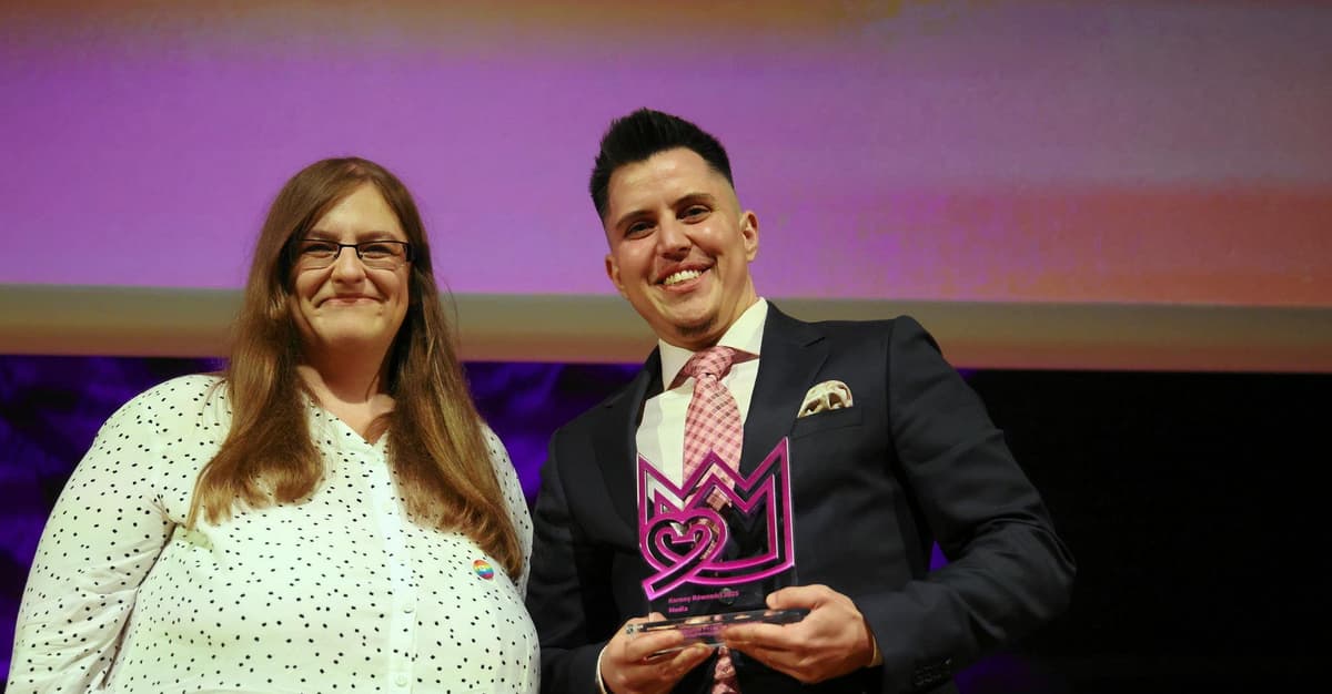 Leonard Osiadło, prawnik i dziennikarz OKO.press, laureatem „Korony Równości”