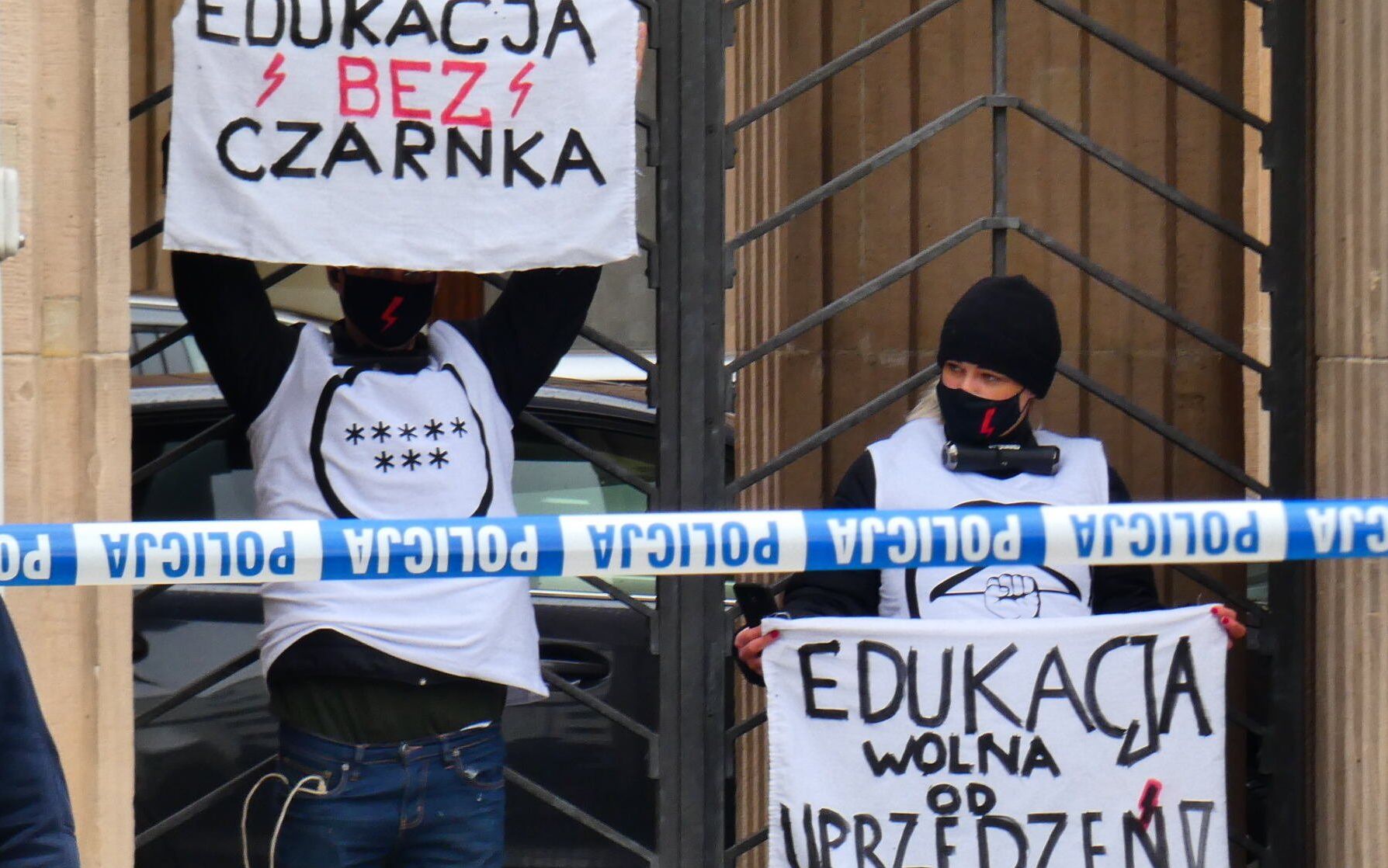 30.03.2021 Warszawa . Protest pod Ministerstwem Edukacji Narodowej w Alei Szucha .
Fot. Dariusz Borowicz / Agencja Gazeta