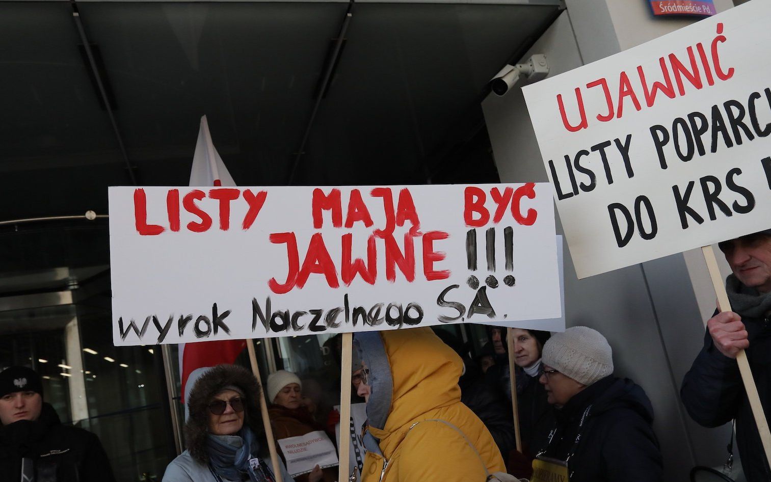 21.01.2020  Warszawa . Pikieta przed Kancelaria Sejmu - w oczekiwaniu na sedziego Pawla Juszczyszyna z Olsztyna , ktory przyjechal zobaczyc listy poparcia do KRS .
Fot. Slawomir Kaminski / Agencja  Gazeta