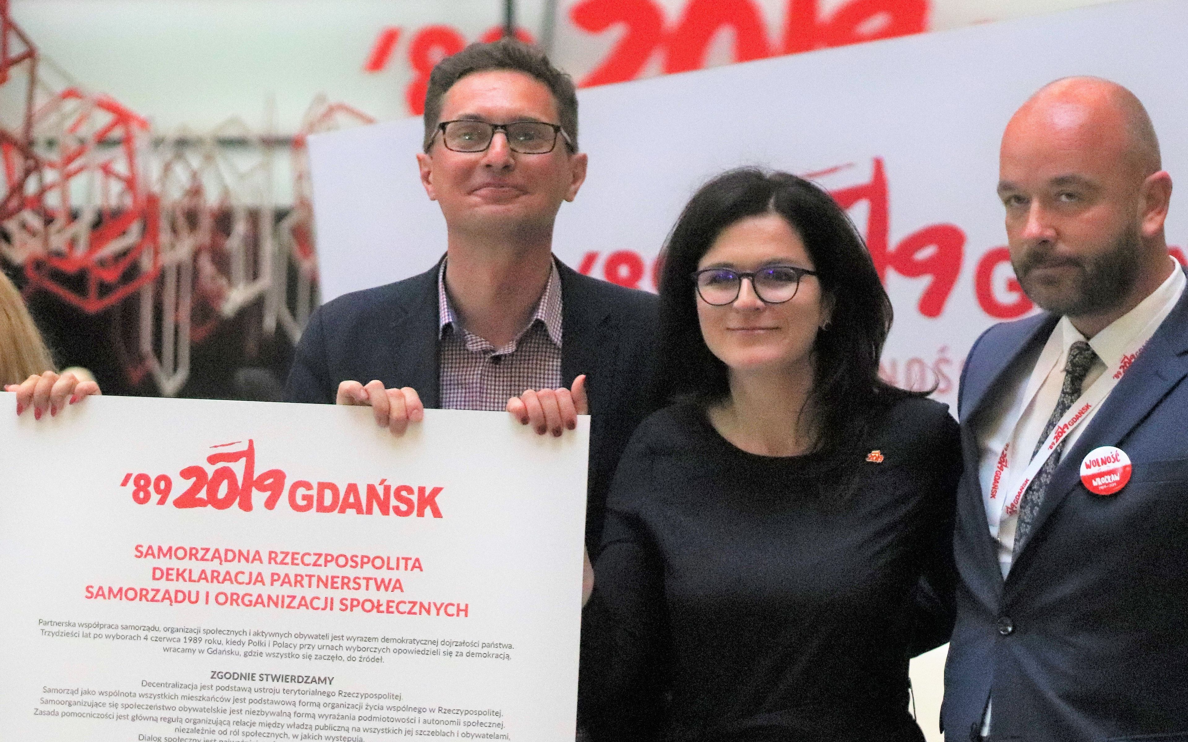 Grafika do artykułu PiS znalazł nowy straszak. Decentralizacja jako "sorosowy" spisek przeciwko Polsce