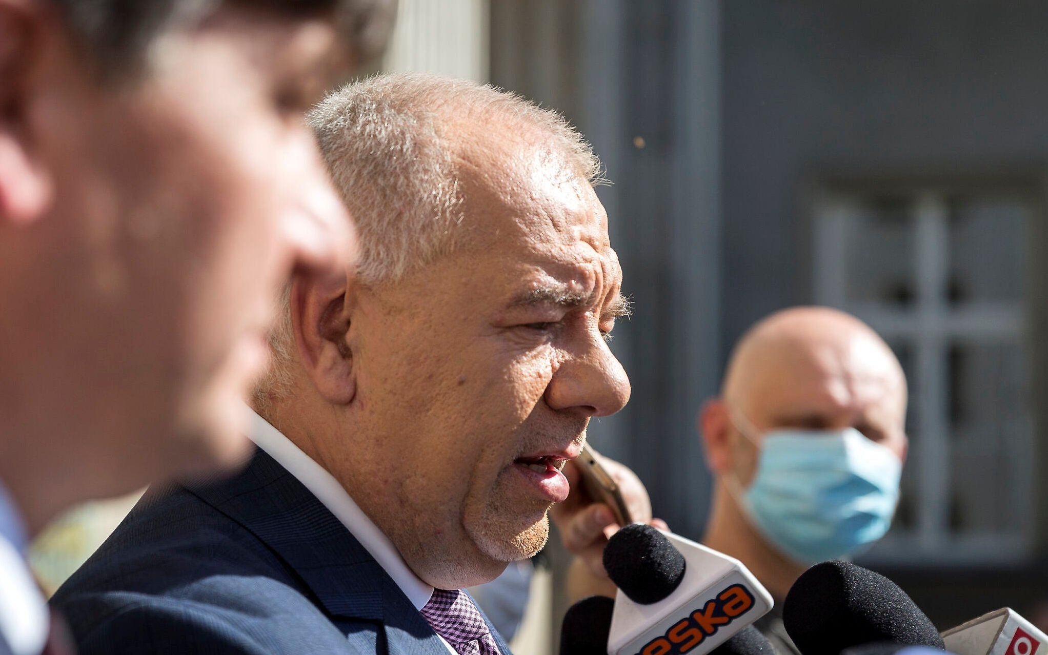 28.07.2020 Katowice , Urzad Wojewodzki . Jacek Sasin - minister MAP - zamykanie drzwi i niewpuszczanie dziennikarzy na rozmowy  w sprawie zamykania kopaln .
 Fot. Grzegorz Celejewski / Agencja Gazeta