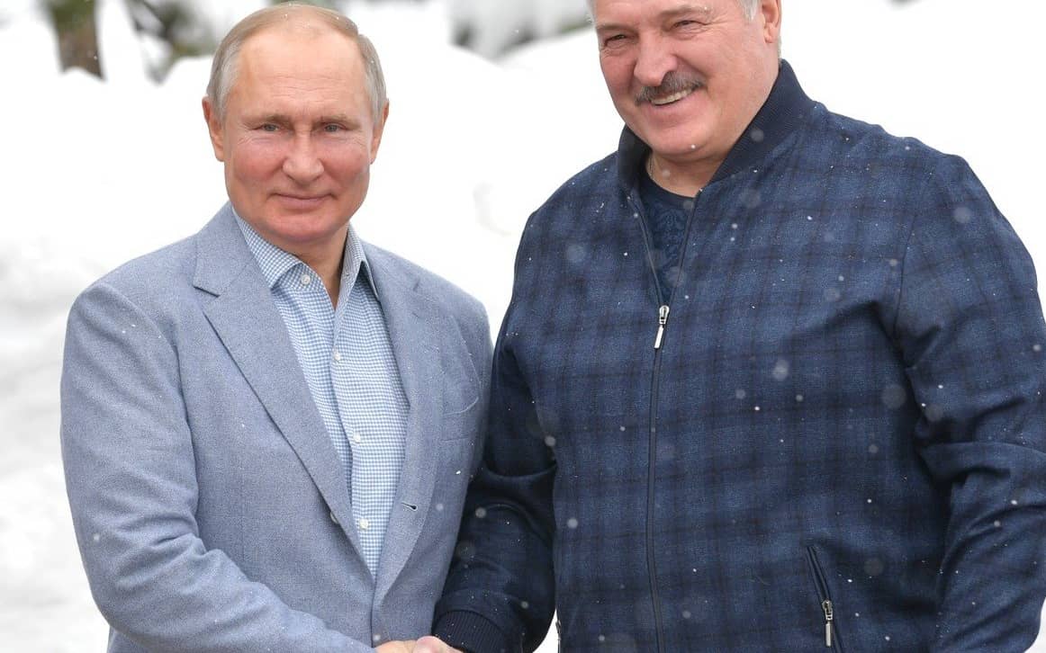 Grafika do artykułu Putin ostatnim gwarantem. Łukaszenka się boi i chce powrotu do Związku. Z Rosją
