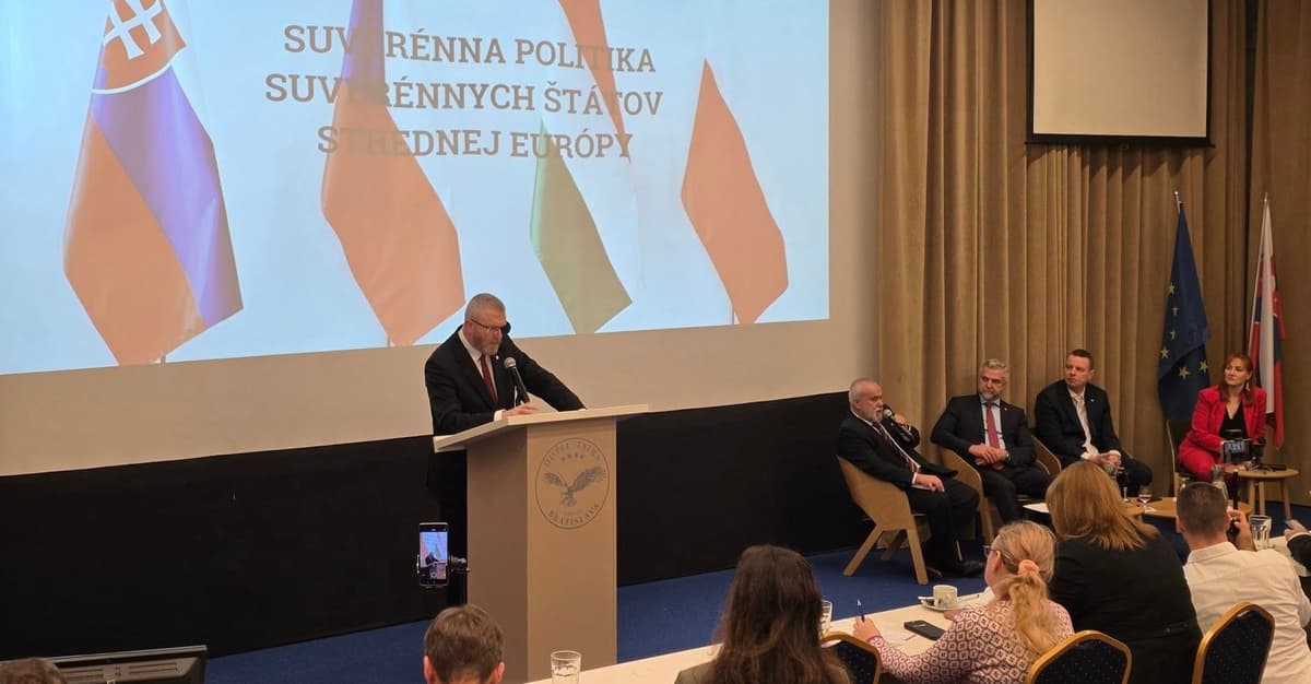 Grzegorz Braun w gronie prorosyjskich polityków kłaniał się chińskiemu ambasadorowi