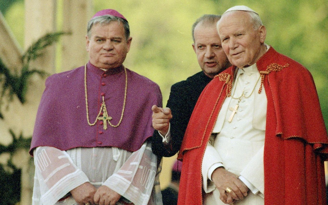 22.05.1997 ZYWIEC RYNEK WIZYTA OJCA SWIETEGO N/Z JAN PAWEL II i BISKUP DIECEZJI BIELSKO ZYWIECKIEJ TADEUSZ RAKOCZY I KS. SEKRETARZ DZIWISZ
KATO WS 706
PLYTA KATOWICE NR 172