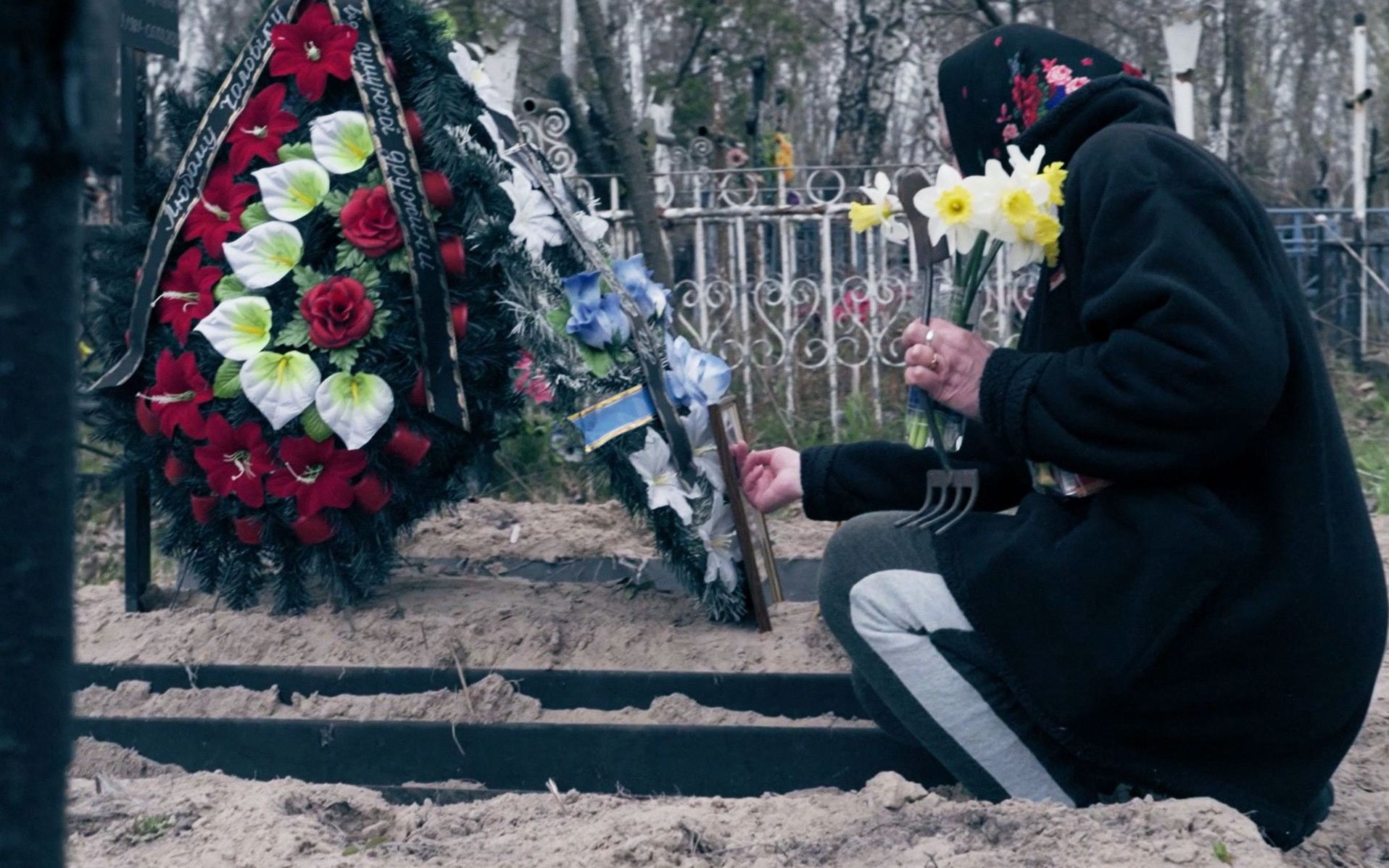 Grafika do artykułu „Prosił: Nie trzeba, co robicie?! Strzelili, pół głowy nie ma”. Irina z Buczy opłakuje męża [FILM]