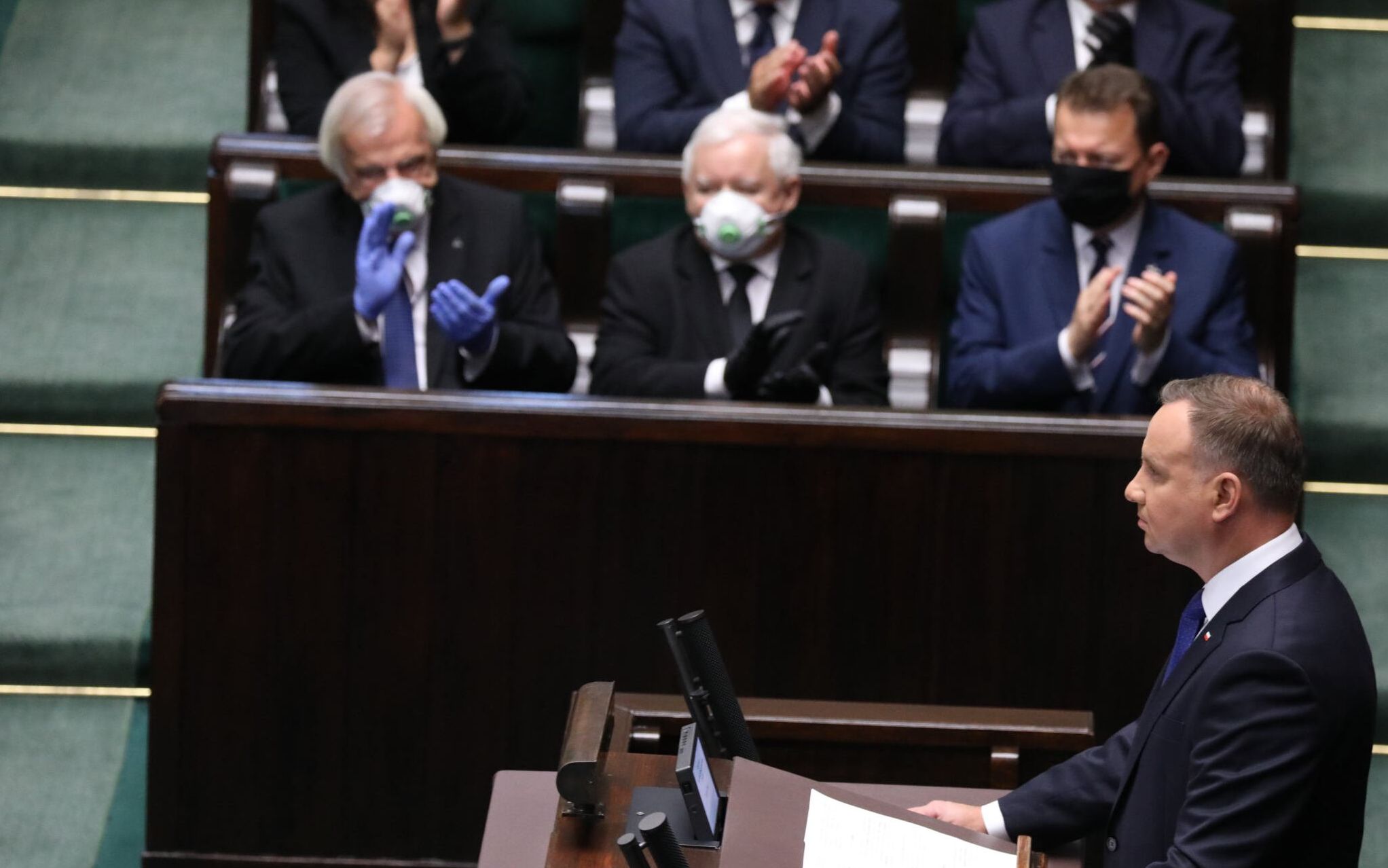 06.08.2020 Warszawa , ul Wiejska , Sejm . Uroczystosc zaprzysiezenia Prezydenta RP Andrzeja Dudy .  Przemawia Andrzej Duda , w lawach z tylu poslowie PiS m.in. : Jaroslaw Kaczynski , Ryszard Terlecki , Mariusz Blaszczak .
Fot. Slawomir Kaminski / Agencja Gazeta