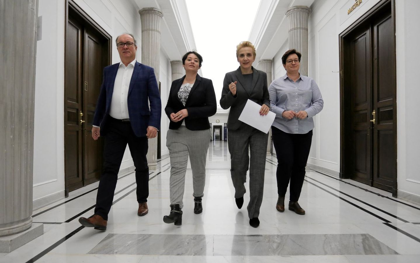 Grafika do artykułu Oto sejmowe wystąpienie Scheuring-Wielgus, które zablokował PiS. Miała mówić o miliardach dla TVP