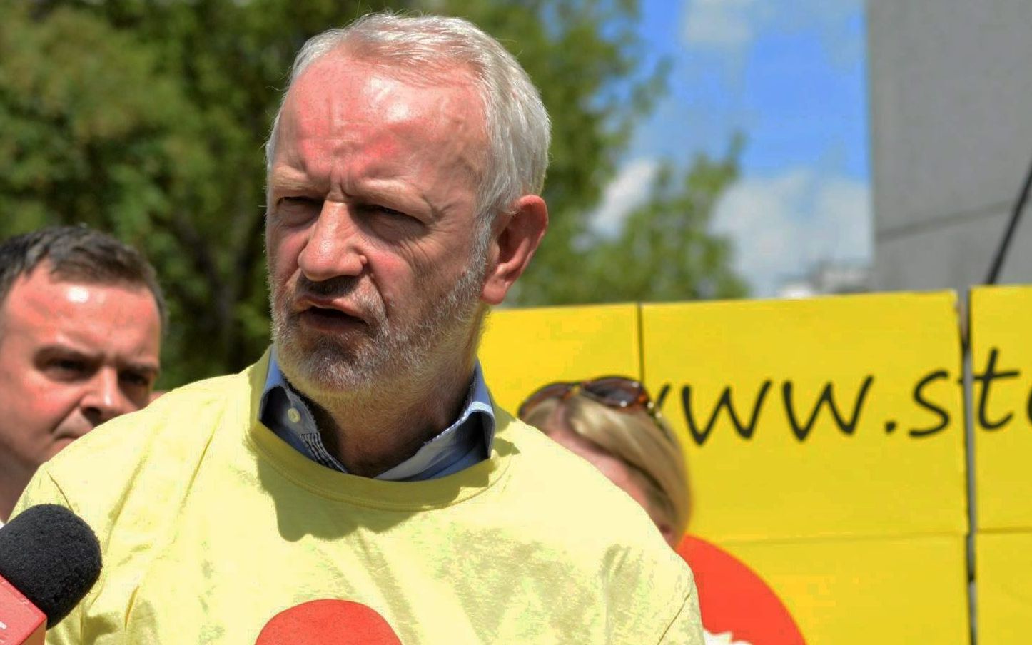 Grafika do artykułu Fundamentaliści zbierają podpisy. Dożywocie za aborcję dla kobiety i nowa definicja dziecka