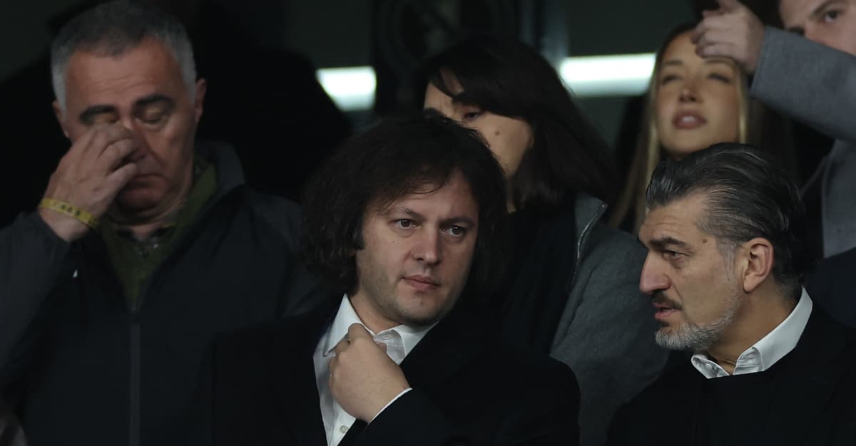 Gruzja: Nie da się wygrać bez dowódcy. Chińskie AI wyłapuje opozycję, władza sadza do więzień