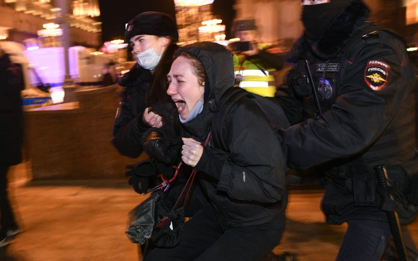 Police officers detain a demonstrator during a protest against Russia's invasion of Ukraine in Moscow on February 24, 2022. - Russian President Vladimir Putin launched a full-scale invasion of Ukraine on Thursday, killing dozens and triggering warnings from Western leaders of unprecedented sanctions. Russian air strikes hit military installations across the country and ground forces moved in from the north, south and east, forcing many Ukrainians flee their homes to the sounds of bombing. (Photo by Alexander NEMENOV / AFP)