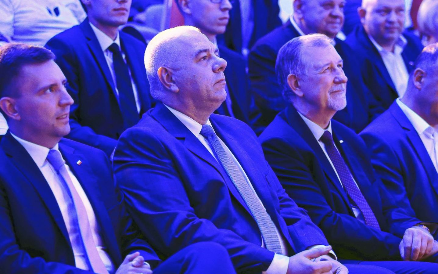 Grafika do artykułu Poseł PiS Łukasz Schreiber przedstawia: "Jak powiedzieć prawdę i dokonać manipulacji"