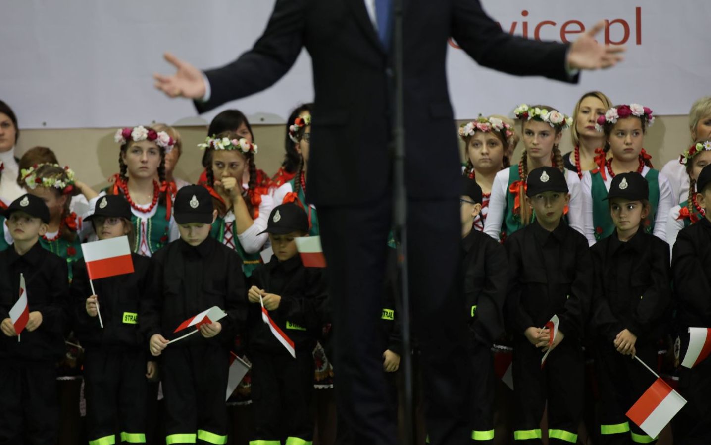 Grafika do artykułu Współpracownik Dudy chce zrzucać z helikopterów lewicę i tropi "Judeopolonię". Kim jest dr Muszyński?