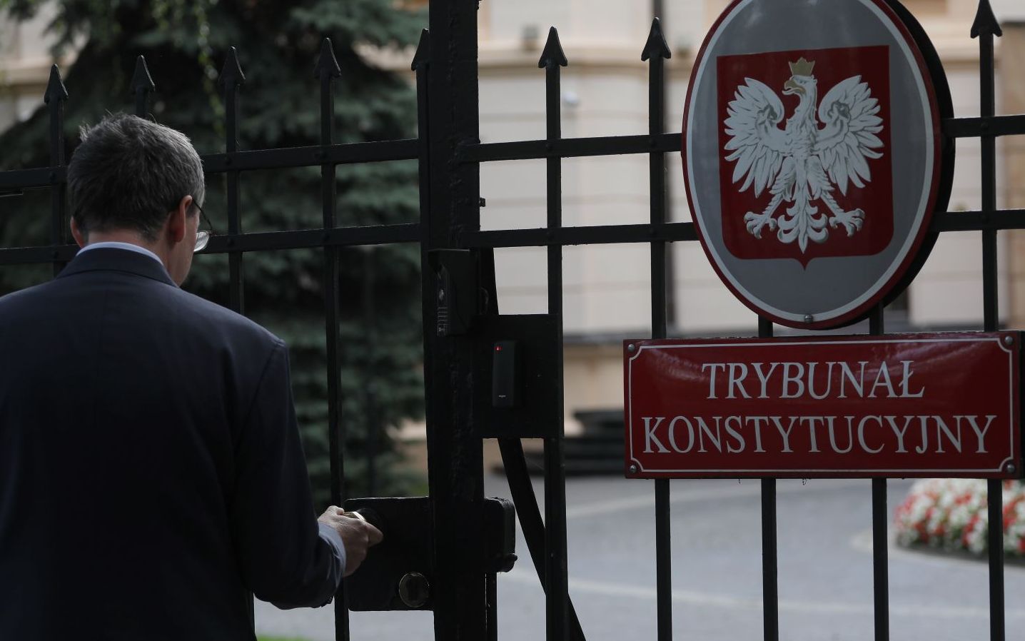 Grafika do artykułu Siedleckiej osobiste pożegnanie z Trybunałem: Pogrąży się we własnym bagnie
