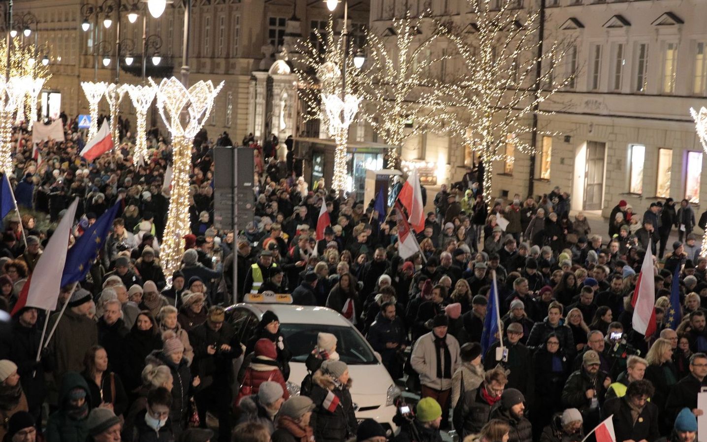 Grafika do artykułu Imponujący pokaz odwagi sędziów i solidarności obywateli: 30 tysięcy osób w Marszu Tysiąca Tóg