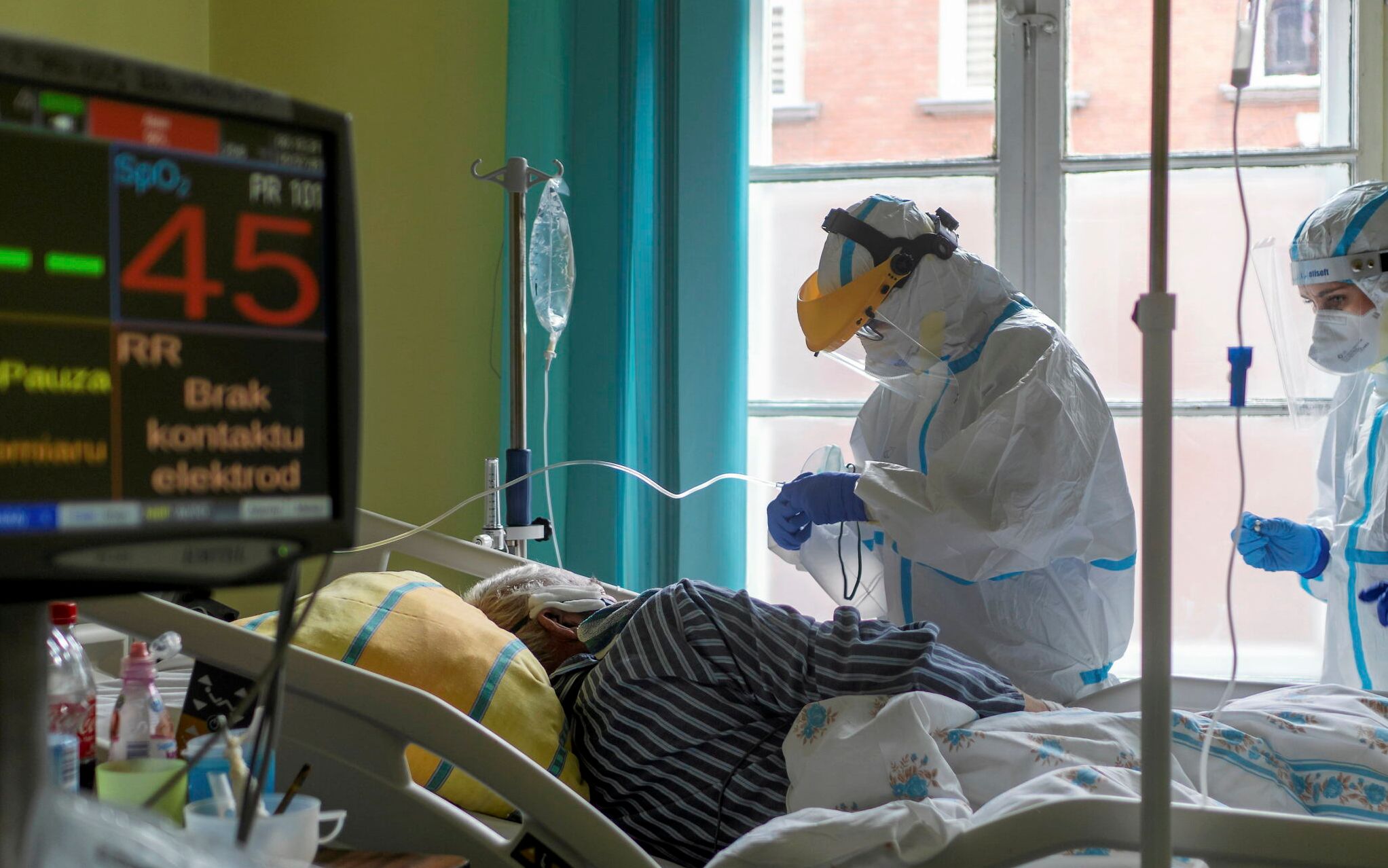 02.12.2021 Gliwice , Szpital Miejski . Pacjenci w szpitalu na oddziale covidowym .
Fot. Grzegorz Celejewski / Agencja Wyborcza.pl
