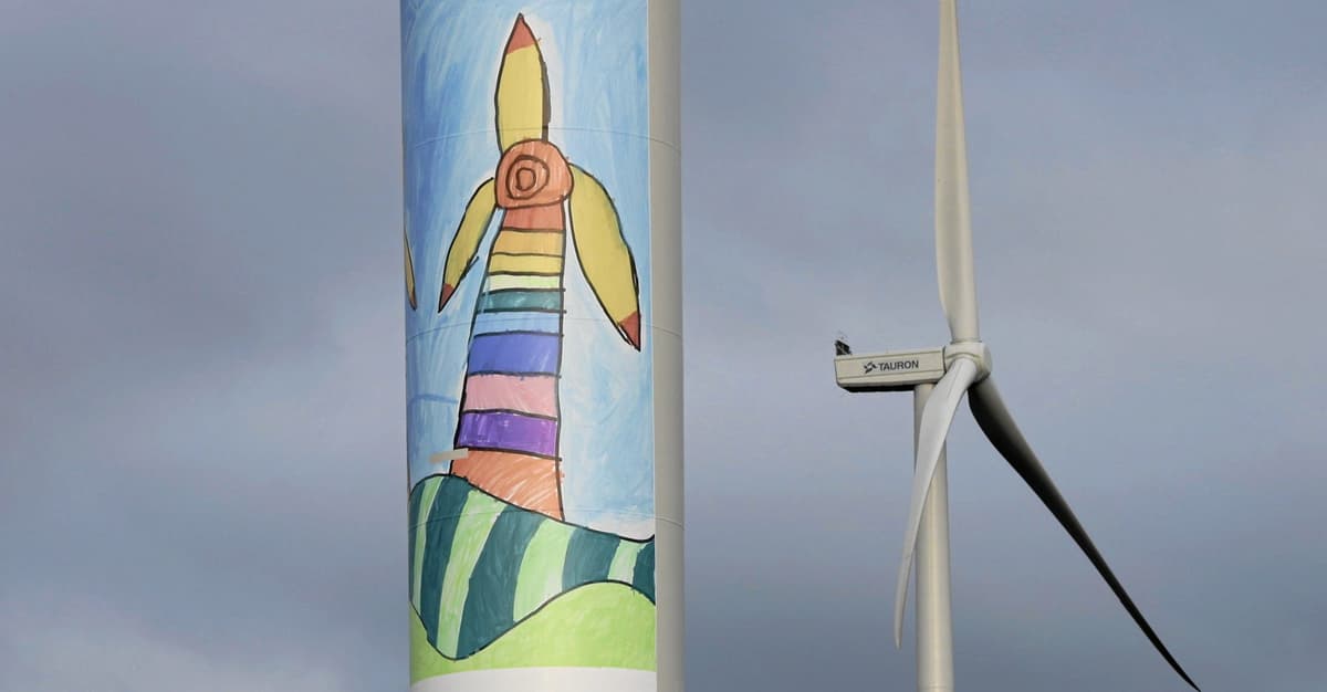 Ustawa wiatrakowa przeszła, ale Duda sugeruje weto. Nie pomoże wrzutka o mrożeniu cen?