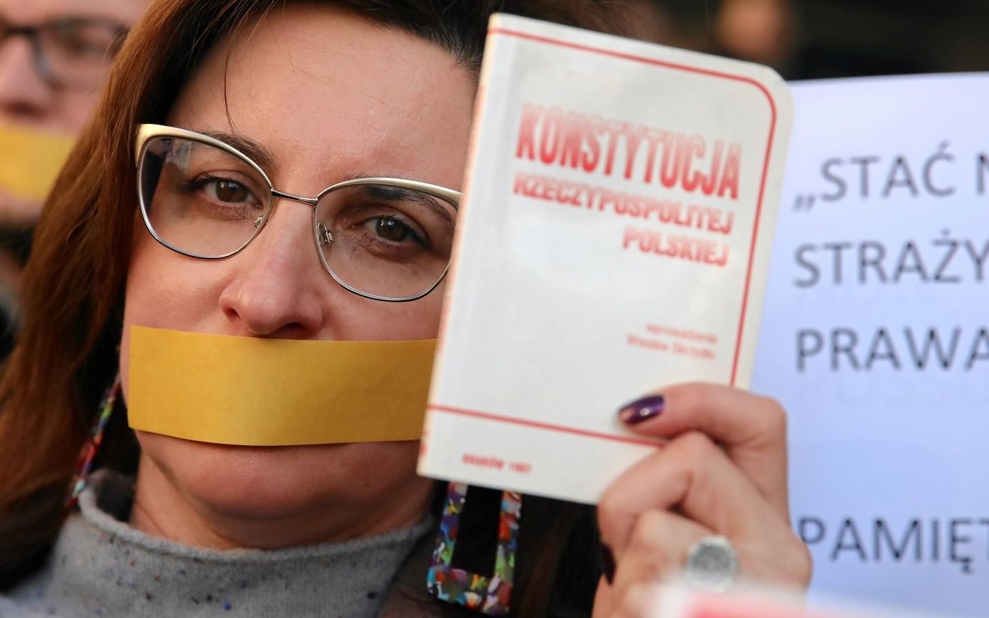 Grafika do artykułu Iustitia właśnie ujawnia listę chwały i hańby: sędziów i prokuratorów represjonowanych oraz uległych