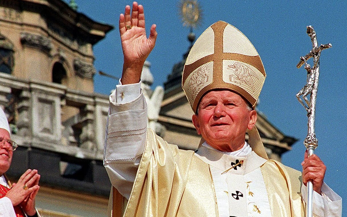 15.08.1991 CZESTOCHOWA , JASNA GORA . MSZA . PAPIEZ JAN PAWEL II  . PIELGRZYMKA PAPIEZA JANA PAWLA II DO POLSKI . 

FOT. SLAWOMIR SIERZPUTOWSKI / AGENCJA GAZETA

PIELGRZYMKA 1991
PIELGRZYMKI PAPIEZA JANA PAWLA II