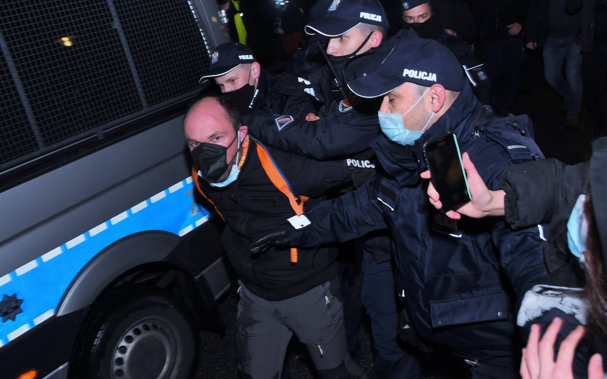 Grafika do artykułu Protest w obronie Bodnara: demonstracja siły władzy, policja pałuje aktywistów [ZDJĘCIA]