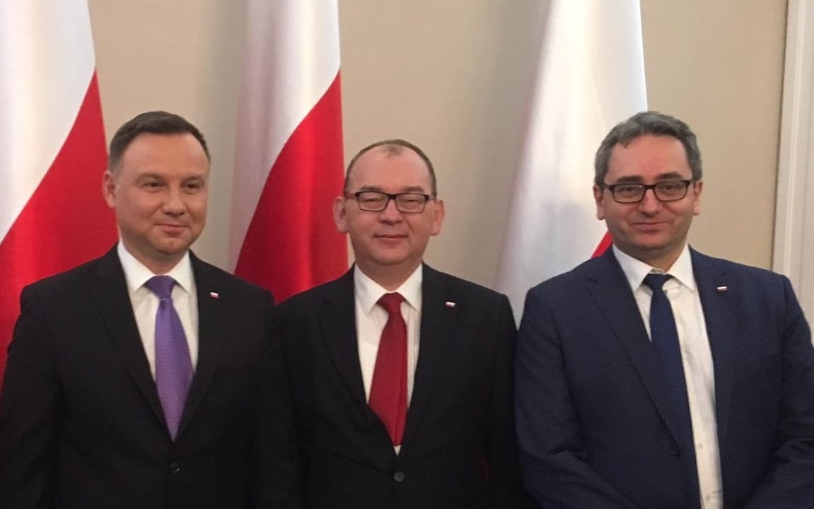 Grafika do artykułu Rzecznik dyscyplinarny Ziobry uczcił ustawę kagańcową. Zrobił sędziemu dyscyplinarkę za pytanie do SN