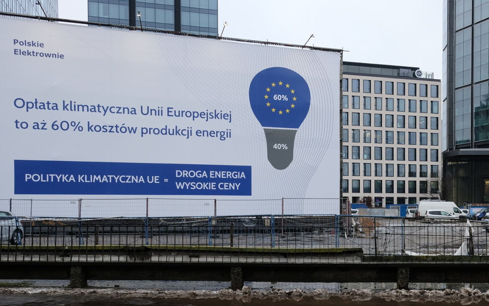 02.02.2022 Warszawa , aleje Jerozolimskie . Baner antyunijny dotyczacy wysokich cen energii .
Fot. Slawomir Kaminski / Agencja Wyborcza.pl