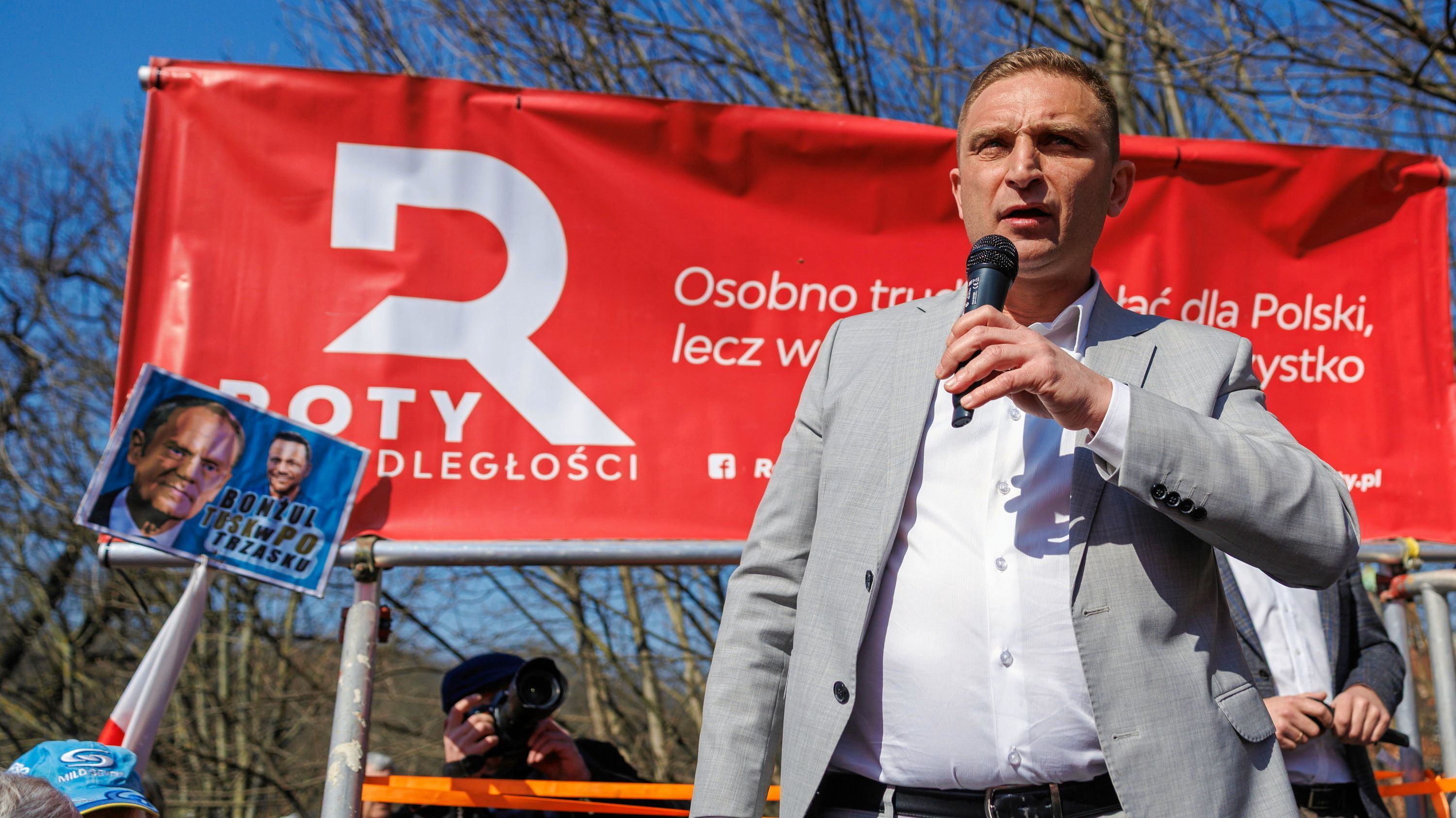 22.03.2025 Zgorzelec , ul. Pilsudskiego . Robet Bakiewicz na manifestacji przeciwko niemieckiej polityce migracyjnej , 
Fot. Krzysztof Zatycki / Agencja Wyborcza.pl