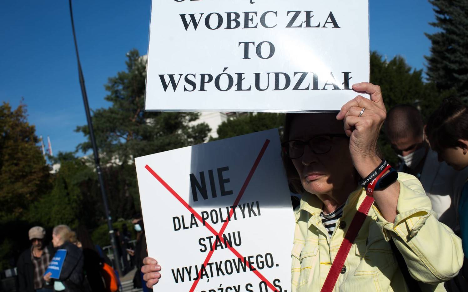 Grafika do artykułu Protest pod Sejmem. "Jeżeli tam zginą ludzie, nie będziemy wiedzieć. To bestialstwo" [NA ŻYWO]
