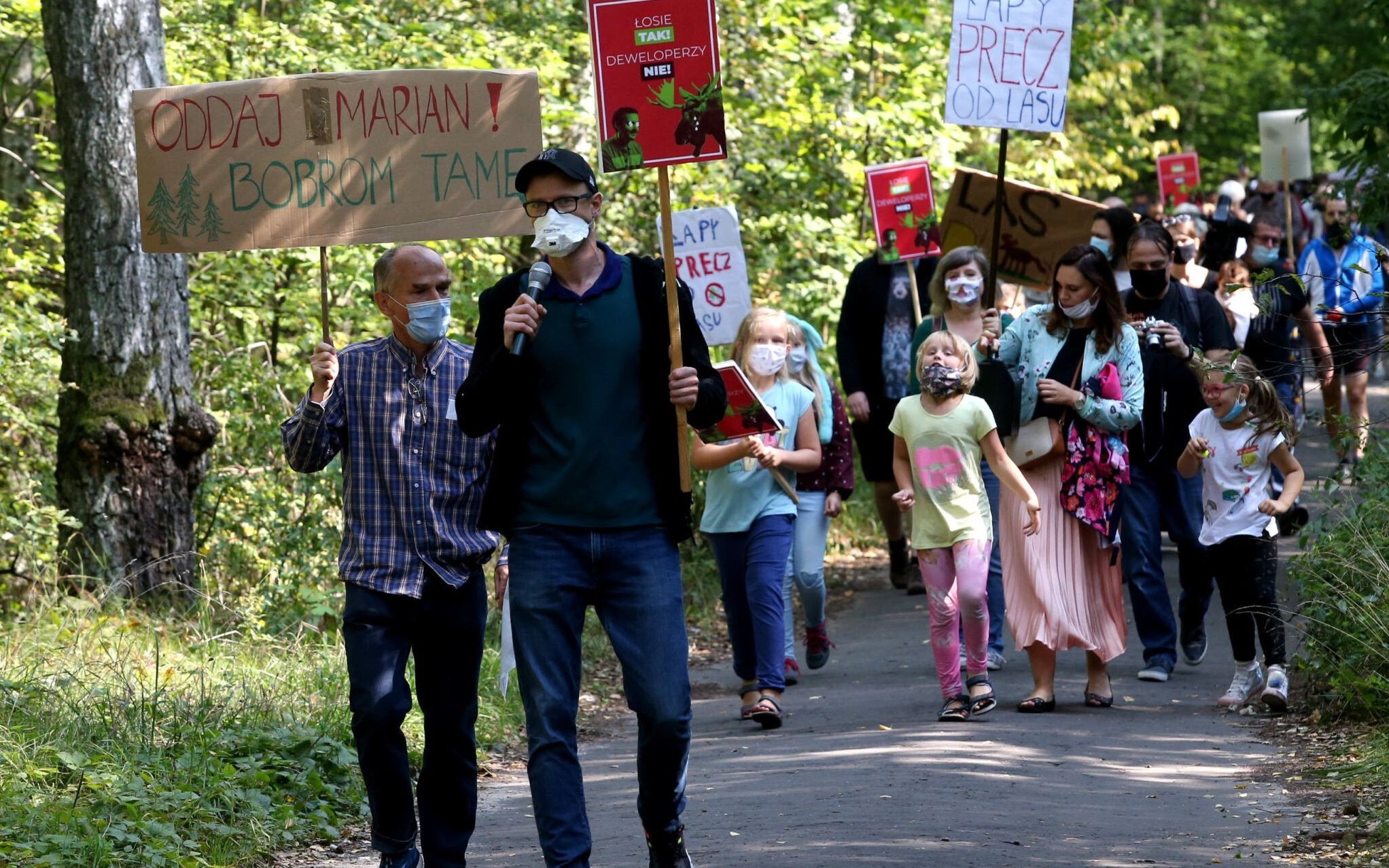 12.09.2020  Warszawa . Protest mieszkancow Bemowa przeciw planom budowy osiedla w srodku Lasu Bemowskiego na podstawie przepisow anty Covid  . Fot . Kuba Atys / Agencja Gazet