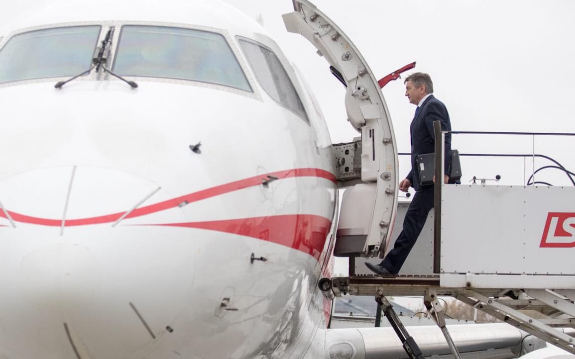 Grafika do artykułu Kuchciński: skoro muszę, to przepraszam. Wszystkie odloty marszałka Sejmu