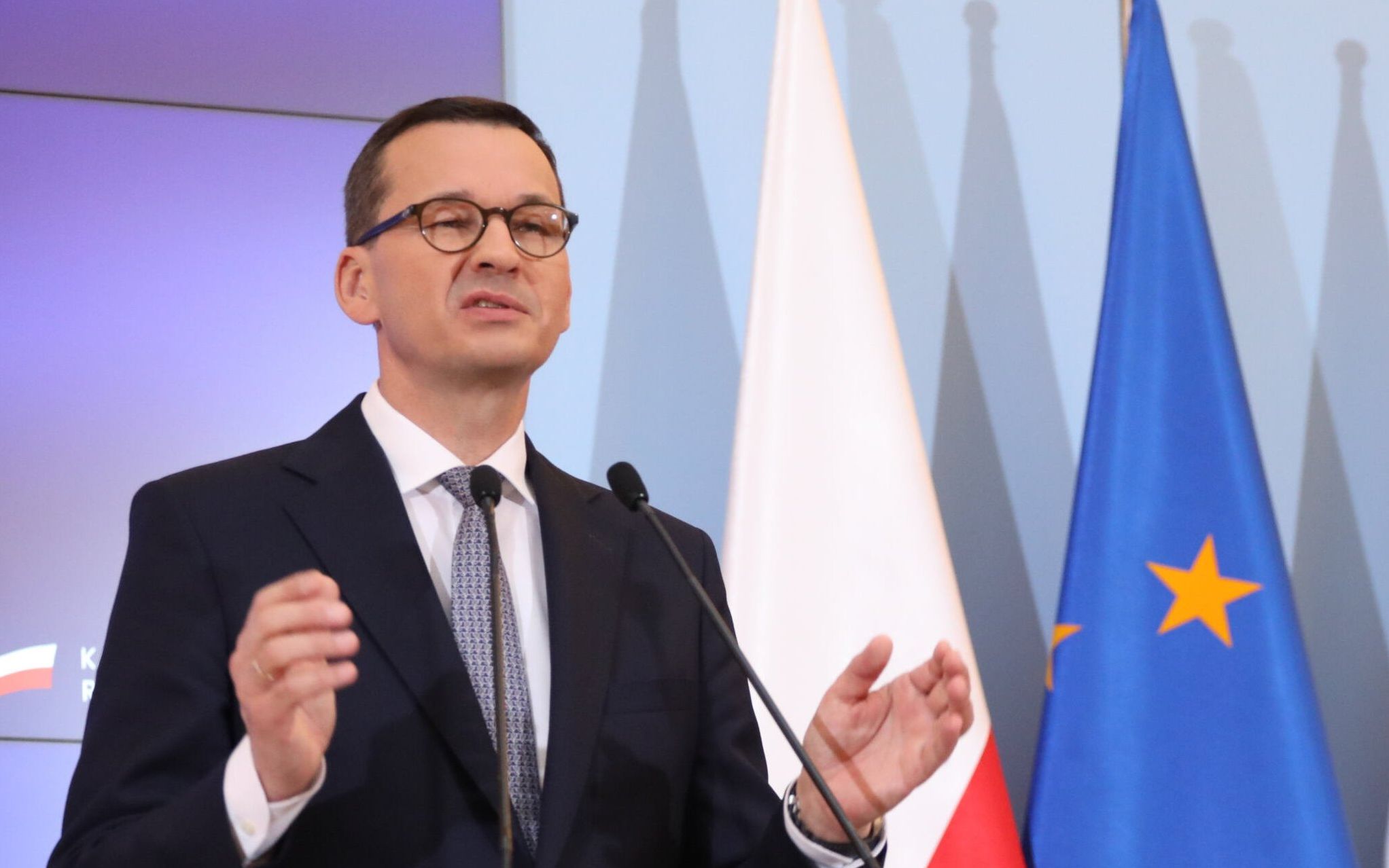 28.09.2020  Warszawa , Kancelaria Prezesa Rady Ministrow . Premier Mateusz Morawiecki (l) i minister finansow Tadeusz Koscinski (p) podczas konferencji prasowej po posiedzeniu rzadu .
Fot. Slawomir Kaminski / Agencja Wyborcza.pl
