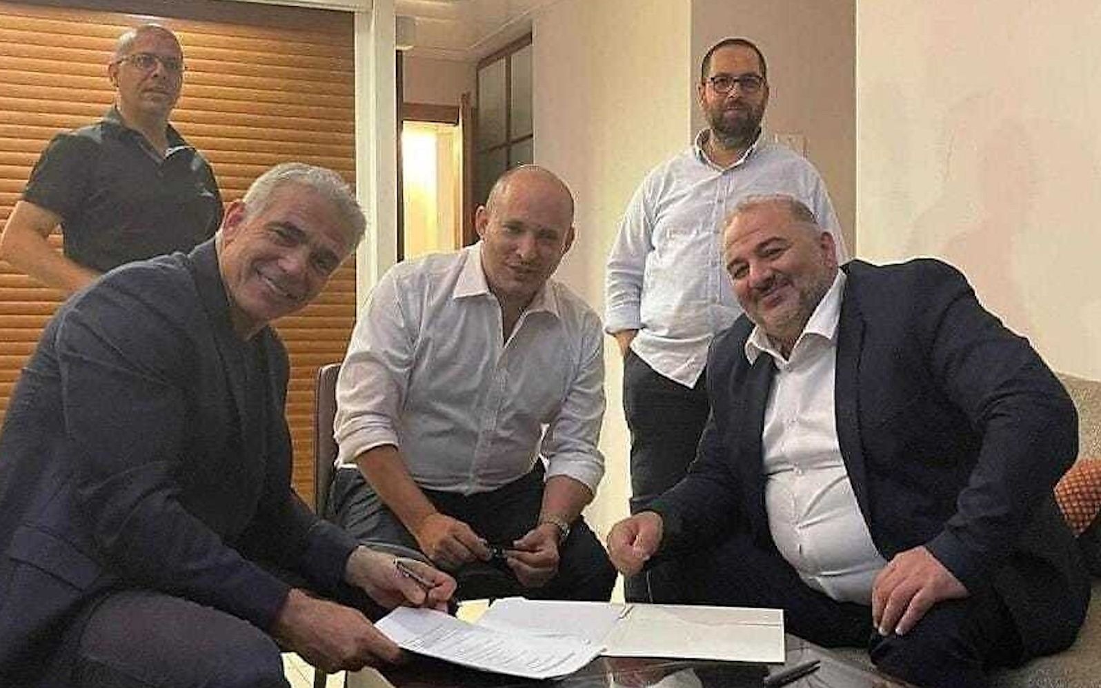 Grafika do artykułu Najdziwniejsza "zjednoczona opozycja" o krok od triumfu w Izraelu. To koniec Netanjahu?